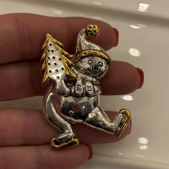 “Best” vintage ice skating snowman brooch - Picture 3 of 6